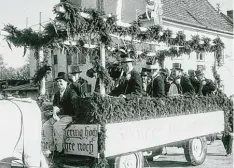  ??  ?? Der Wagen der Zylinderer bei einem Umzug im Jahr 1950.