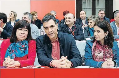  ?? PACO CAMPOS / EFE ?? Cristina Narbona, Pedro Sánchez y Adriana Lastra en el comité federal del pasado sábado