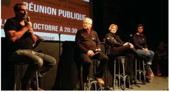  ??  ?? De gauche à droite : Thierry Duval du CRY, Stéphane Bernard, trésorier, Pascale Watrin, présidente et Claire Guérin directrice du CAC Georges-Brassens.