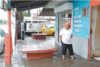  ?? MARTÍN PIÑA, MANUEL GUADARRAMA ??