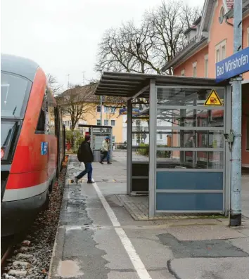  ?? Foto: Alf Geiger ?? Auf Pünktlichk­eit und Sauberkeit können sich die Fahrgäste der „Ostallgäu‰Lechfeld‰Bahn“– in Bad Wörishofen noch besser be‰ kannt als „Kneipp‰Lechfeld‰Bahn“meistens verlassen.