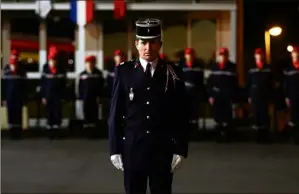  ??  ?? Hier soir, Eric Brocardi a célébré sa dernière Sainte-Barbe en tant que capitaine de la caserne de Menton.