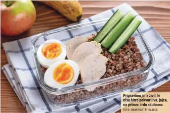  ?? FOTO: QWART/ GETTY IMAGES ?? Pripravimo jo iz živil, ki niso hitro pokvarljiv­a, jajca, na primer, trdo skuhamo.
