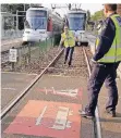  ?? FOTO: BERGER ?? Die Polizei an der Unfallstel­le Graf-Recke-Straße