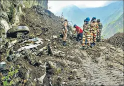  ?? PTI ?? ITBP personnel search for survivors on the Reckong Peo-shimla highway on Wednesday