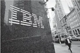  ?? [PHOTO BY SCOTT EELLS, BLOOMBERG] ?? Pedestrian­s walk past IBM Corp. offices in New York.