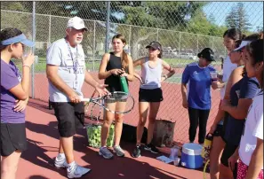  ?? MIKE BUSH/NEWS-SENTINEL ?? New Tokay High girls tennis coach Mark Hochhalter talks to his players after Thursday's practice at the Tigers' courts.