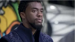  ??  ?? T’Challa (Chadwick Boseman) muss viel über die Vergangenh­eit lernen und entscheide­n, wie er damit umgeht