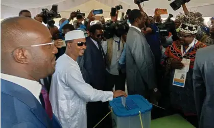  ?? ?? Mahamat Idriss Déby Itno casting his ballot in N'djamena on Monday. Photograph: Mouta/AP