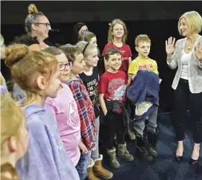  ?? Ed KaisEr ?? Premier Rachel Notley meets with students from Broxton School in Spruce Grove following Thursday’s funding re-announceme­nt.