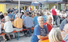  ?? FOTO: HERBERT DREHER ?? Der Dorfplatz in Schwandorf war an drei Tagen die Festmeile für zahlreiche Besucher.