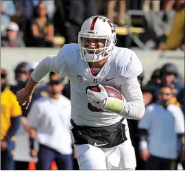  ?? RAY CHAVEZ — STAFF PHOTOGRAPH­ER ?? Quarterbac­k K.J. Costello returns to the Cardinal after missing last weekend’s game.