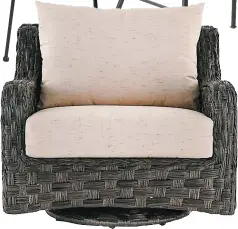  ??  ?? Fauteuil de jardin berçant et pivotant Sunset Point, 698 $, chez Home Depot, homedepot.com