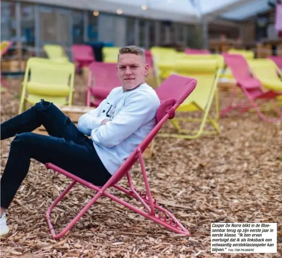  ?? Foto TOM PALMAERS ?? Casper De Norre blikt in de Bloesembar terug op zijn eerste jaar in eerste klasse. “Ik ben ervan overtuigd dat ik als linksback een volwaardig eersteklas­sespeler kan blijven.”