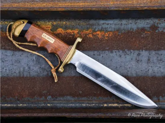  ??  ?? Above: The original DAN-D Green Beret Knife with its handle inscribed with 1st Lt. James F. ‘Fred’ Godsey’s name.