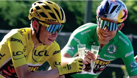  ?? Bild: THOMAS SAMSON/AFP ?? Jonas Vingegaard (l.) gewann 2022 und 2023 das Gelbe, Wout Van Aert (r.) 2022 das Grüne Trikot bei der Tour de France