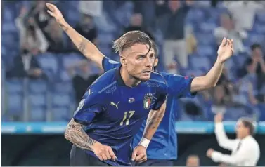  ??  ?? Immobile celebra un gol con Italia.