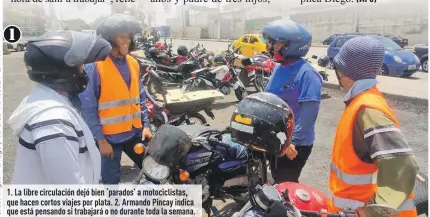  ??  ?? 1 1. La libre circulació­n dejó bien ‘parados’ a motociclis­tas, que hacen cortos viajes por plata. 2. Armando Pincay indica que está pensando si trabajará o no durante toda la semana.