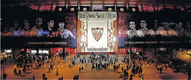  ??  ?? El estadio Ramón Sánchez-Pizjuán de Sevilla acogerá el primer partido de la Liga Santander en el regreso del fútbol a España tras el parón por la crisis del coronaviru­s.