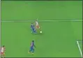  ??  ?? 79’. Acierta el árbitro al pitar penalti de Piqué a Gameiro.