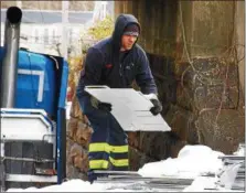  ?? TOM KELLY III — FOR DIGIAL FIRST MEDIA ?? A worker loads pieces of siding back onto the tractor-trailer after the siding fell onto the roadway following the accident.