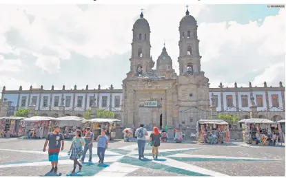  ?? EL INFORMADOR ?? ARQUITECTU­RA. El estudio de la fachada de la Basílica de Nuestra Señora de Zapopan es parte del programa del curso.