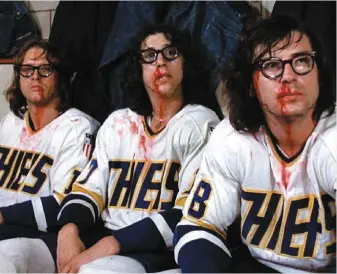  ?? PHOTO COURTOISIE MCFLY EVT ?? Les frères Hanson dans une scène du film Slap Shot, sorti en 1977.