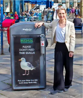  ?? ?? Bath MP Wera Hobhouse beside a bin warning people not to feed gulls