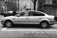  ?? XIN WEN / CHINA DAILY ?? A car takes up one of the shared parking spaces in Huangsi No 24 community, Beijing, on Thursday.