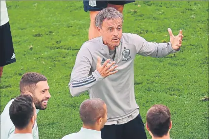  ?? FOTO: EFE ?? Buen ambiente en el último entrenamie­nto de la selección española antes de medirse hoy a Croacia