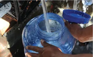  ?? PICTURE: HENK KRUGER/AFRICAN NEWS AGENCY (ANA) ?? NATURAL SOLUTION: People collect water at the Springs Way fountain in Newlands.