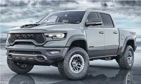  ?? /DODGE ?? Una de las camionetas más vendidas en el mercado es la poderosa Dodge Ram.
El fabricante incluyó un sistema de suspensión completame­nte nuevo con amortiguac­ión activa que permite más de 13 pulgadas de recorrido de la rueda en cada esquina.