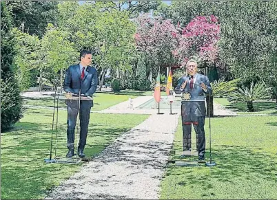  ?? EUROPA PRESS / EP ?? Pedro Sánchez y el primer ministro portugués, António Costa, ayer en los jardines del palacio de São Bento
