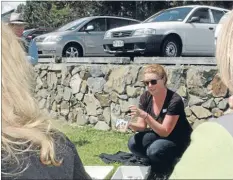  ?? Photos: KRIS
DANDO ?? Teaching the teachers: Zoe Studd from the Island Bay Marine Education Centre passes on some tips to Porirua teachers, as part of the resource launch last week.