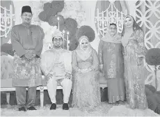  ??  ?? Juma’ani (second right) together with the bride and groom, and the bride’s parents Misnu (left) and Jamilah (right).