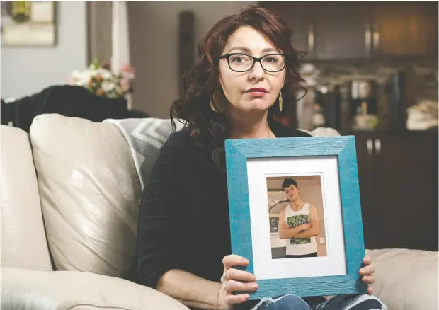  ?? AZIN Ghaffari / POSTMEDIA ?? Cheryl Bulloch lost her 19-year-old son Jacob to a suspected fentanyl overdose last November and she feels the system failed him while he lived
with homelessne­ss and mental illness. One doctor told him, “deal with your drug issue, then we’ll deal with your mental health.”