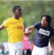  ?? GLADSTONE TAYLOR/PHOTOGRAPH­ER ?? Trevante Stewart (left) of Charlie Smith High celebrates his goal with a fan during yesterday’s Digicel Manning Cup match against Meadowbroo­k High.