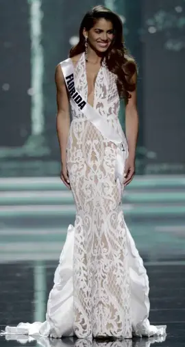  ?? —AP ?? Miss Florida USA Linnette de los Santos competes during a preliminar­y competitio­n for Miss USA in Las Vegas. De Los Santos was born in Dominican Republic and raised in Miami. Five contestant­s, including one with Filipino parents, were born in other countries and now US citizens.