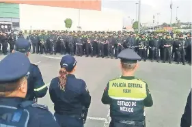  ??  ?? La presencia policiaca será permanente, por lo menos hasta que concluya la gestión local, el próximo 31 de diciembre, informó el edil de Ecatepec, Indalecio Ríos.