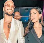  ??  ?? Maluma y la modelo Natalia Barulich.