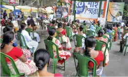  ?? — PTI ?? TMC activists maintain social distancing as they watch their party chief and West Bengal CM Mamata Banerjee’s address on a screen in Kolkata on Tuesday.