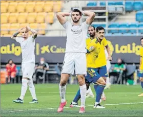  ?? FOTO: EFE ?? Rafa Mir (Huesca) marcó un golazo pero se fue de vacío del Ramón de Carranza