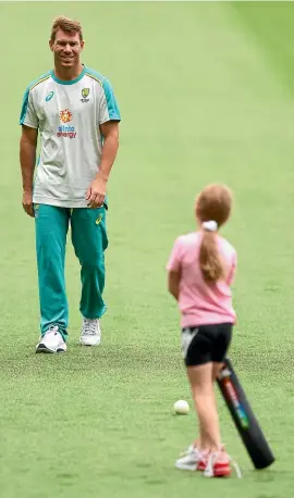  ?? GETTY IMAGES ?? Australia’s David Warner plays with daughter Ivy Mae. Some of England’s critics say Ivy has a better defensive technique than some of the faltering England middle order.