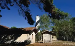  ??  ?? Le phare de Contis, unique phare du départemen­t des Landes.