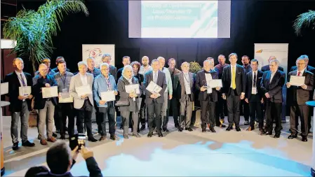  ??  ?? de très nombreux maires à la remise des prix