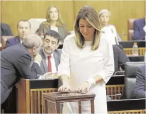  ?? JUAN FLORES ?? Susana Díaz, vota para la constituci­ón de la Mesa del Parlamento andaluz