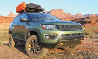  ?? JOSH BURNS/AUTOGUIDE.COM ?? The Jeep Compass Trailpass offers a custom 38-millimetre lift and all-terrain 18-inch tires for serious off-roading.