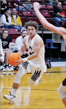  ?? TIMES photograph by Annette Beard ?? Senior Blackhawk Hunter Rains (No. 22) drove down the court Friday, Dec. 20.