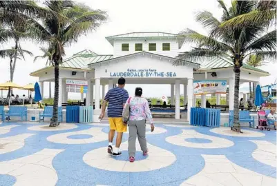  ?? PHOTOS BY TAIMY ALVAREZ/STAFF PHOTOGRAPH­ER ?? Town leaders favor a modernized civic center that has ocean views and is easily accessible to the public — as its beach plaza is now.