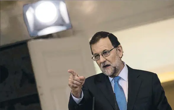  ?? SERGIO PEREZ / REUTERS / ARCHIVO ?? El presidente del Gobierno, Mariano Rajoy, en la rueda de prensa del pasado viernes con motivo del fin de curso político